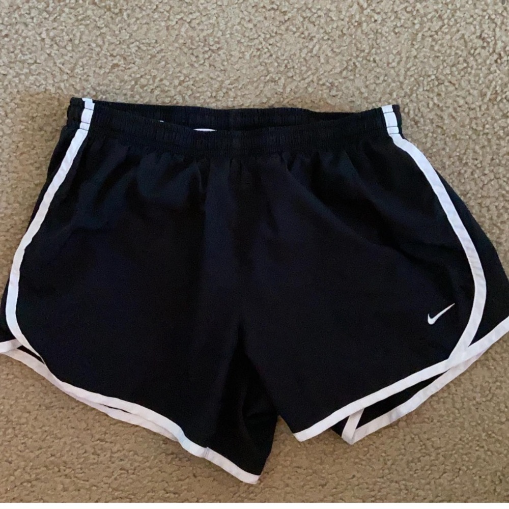 NIKE BLACK SHORTS